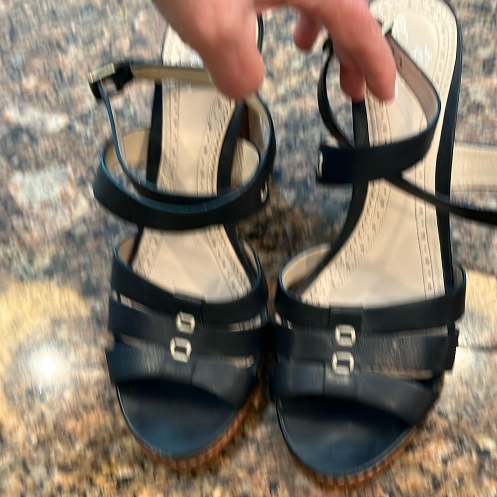 Brooks Brothers navy leather platform sandals 6